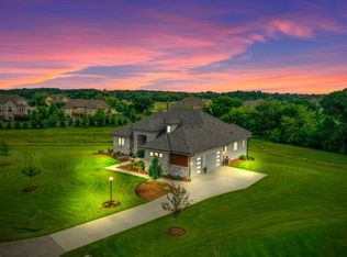 N32W29530 Woodridge Ct, Pewaukee, WI 53072