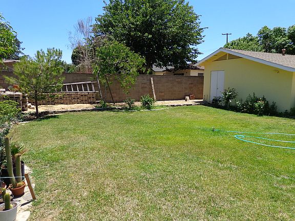5th image of 25026 Newhall Ave