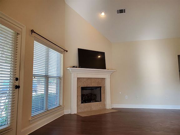 4th image of 720 Sweetwater Dr