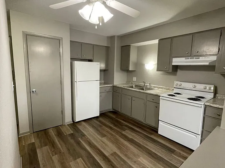 820 Lyon Street Apartments — Photo 3