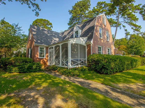 2 Lombardy Ln, Little Rock, AR 72207