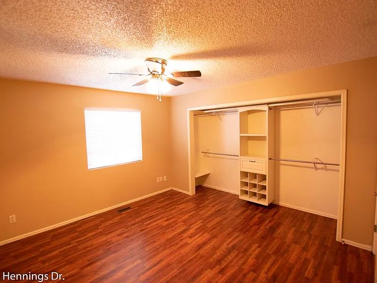 4585 Hennings Dr — Photo 7