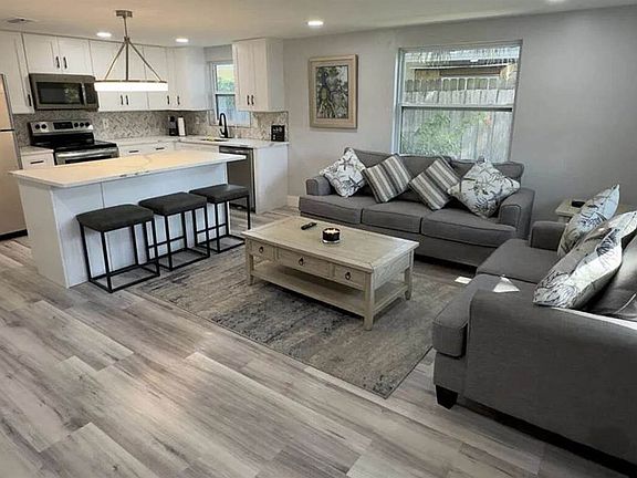 2nd image of 3524 Chapel Dr