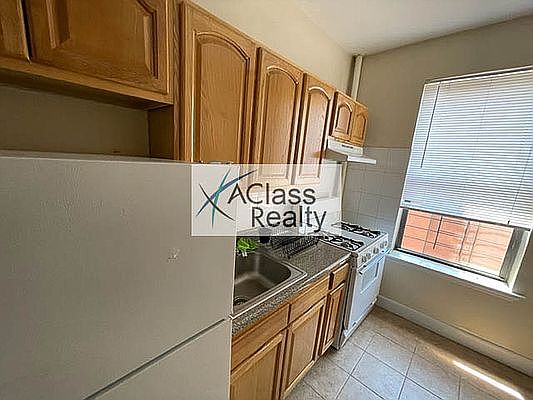 5th image of 25-28 42nd St #3C