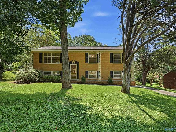5th image of 2628 Valley Brook Dr NE