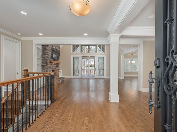 4th image of 1121 Crackers Neck Rd