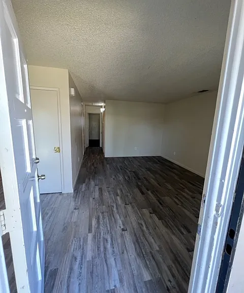 525 S West St — Photo 2