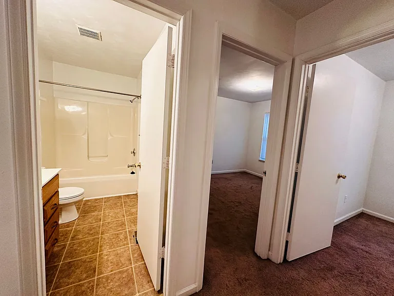 425 Janie Ln — Photo 9