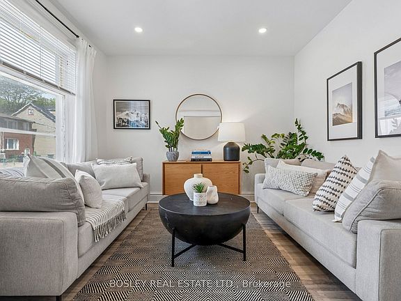4th image of 11 Pape Ave