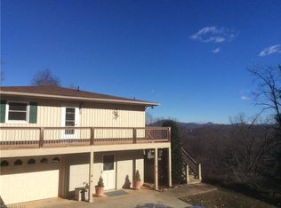 40 Adams St, Waynesville, NC 28786