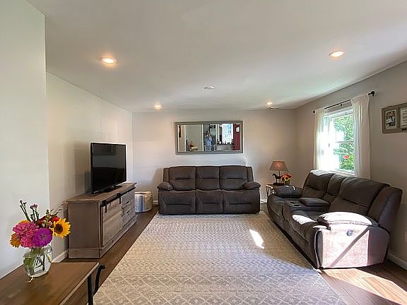 5th image of 119 Fairground Ave