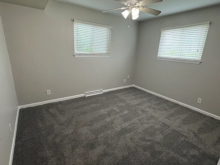 3409 N California Ave — Photo 11