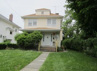 23 Hicks Ln, Great Neck, NY 11024