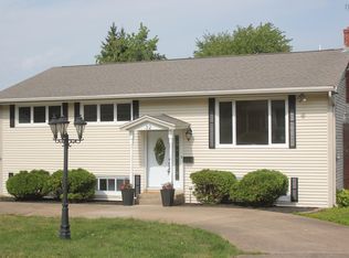 32 Swan Cres, Halifax, NS B3M 1T6