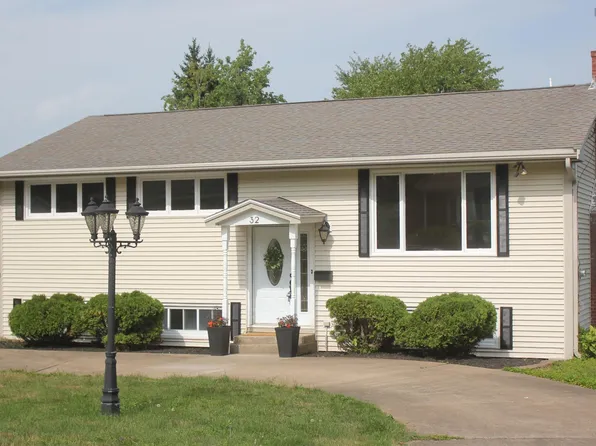 32 Swan Cres, Halifax, NS B3M 1T6