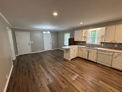 3 bed, 2.0 bath, 1305 sqft, $1,600 — Photo 4