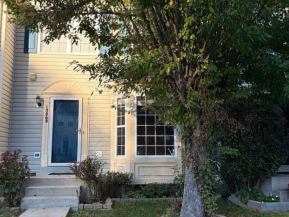 3rd image of 15869 Pebblewood St
