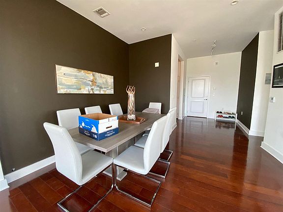 4th image of 55 Mallory Ave #49
