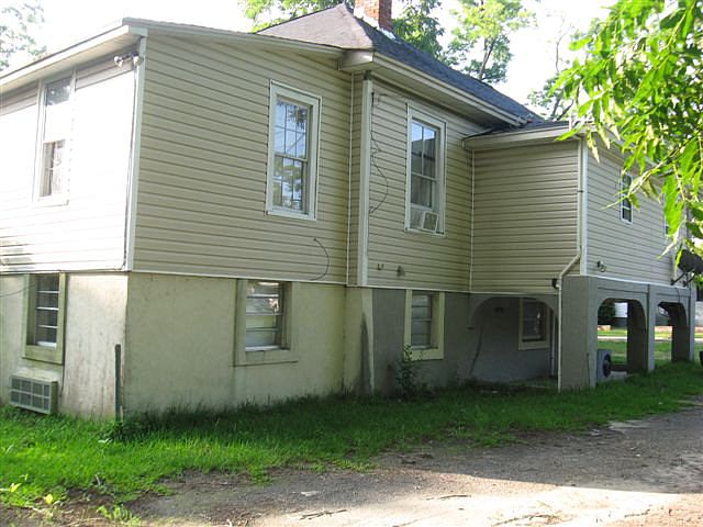 2nd image of 598 Buckley St
