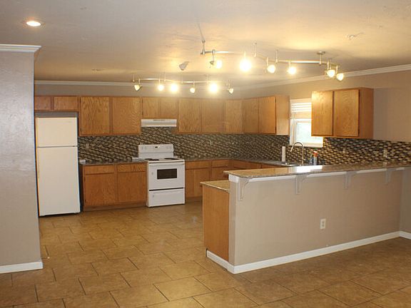 5th image of 1208 N Davis Ave