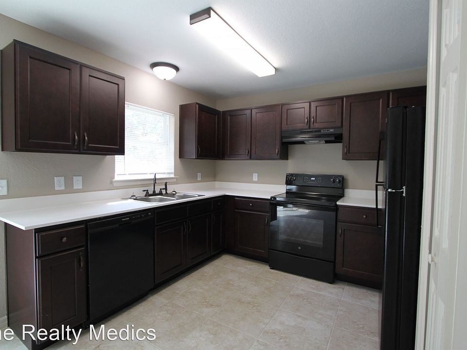 1st image of 289 Oak Lane Dr