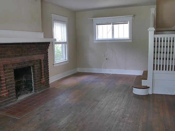 4th image of 125 Waller Ave