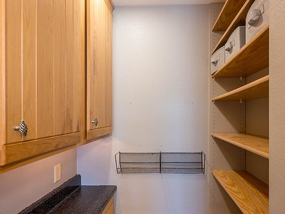 Kitchen pantry