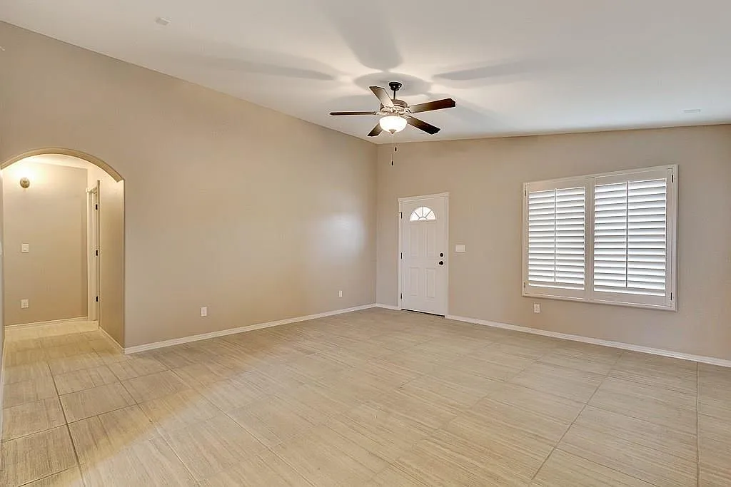 4 bed, 2.0 bath, 1368 sqft, $1,950 — Photo 2