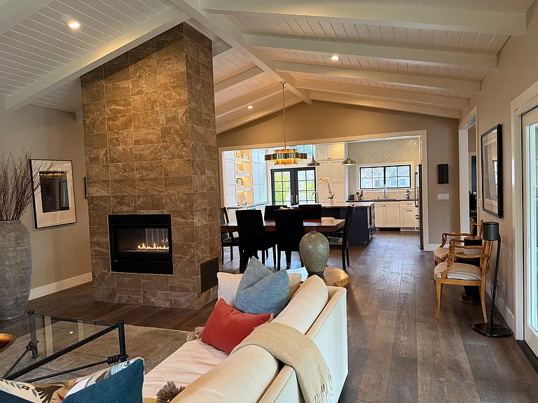 18507 Wellesley Ct — Photo 2