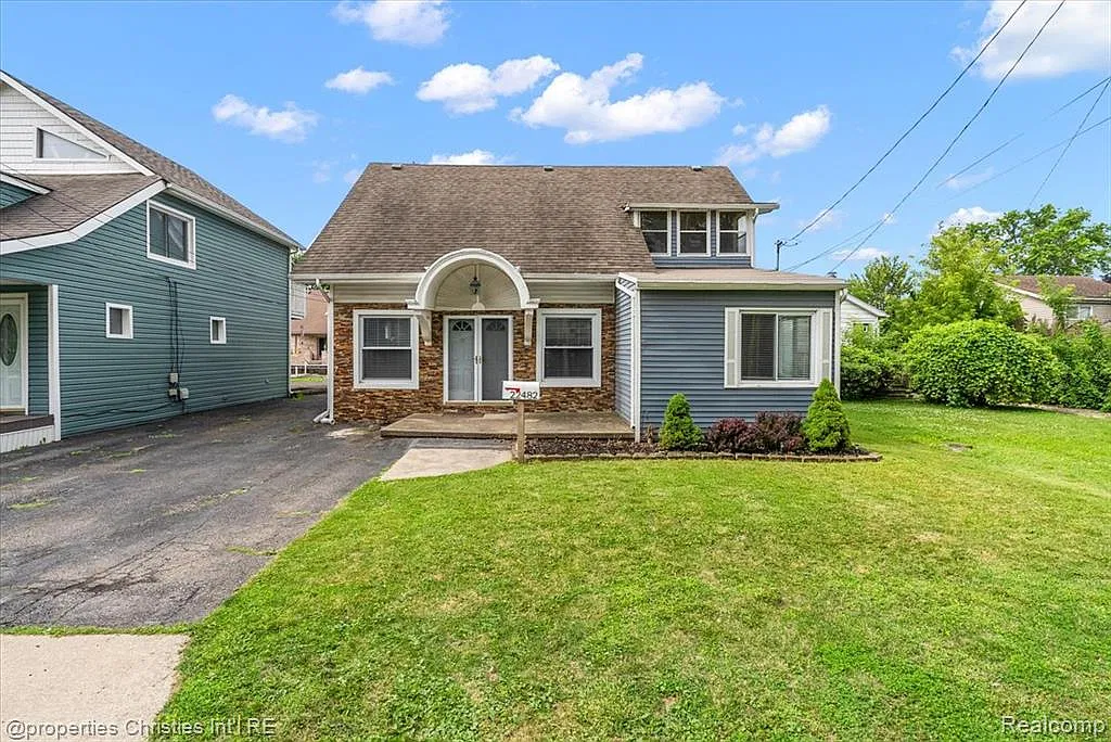 4 bed, 2.0 bath, 1939 sqft, $2,750 — Photo 1
