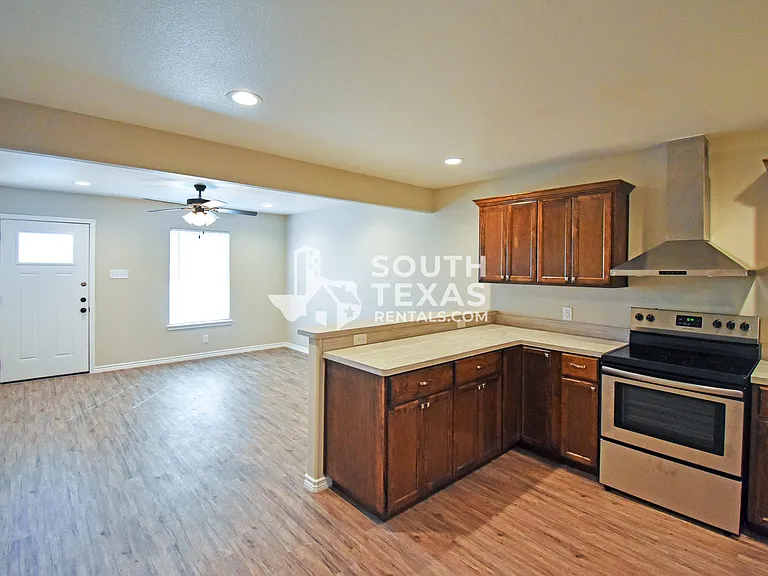 906 Simpson Rd #A — Photo 3