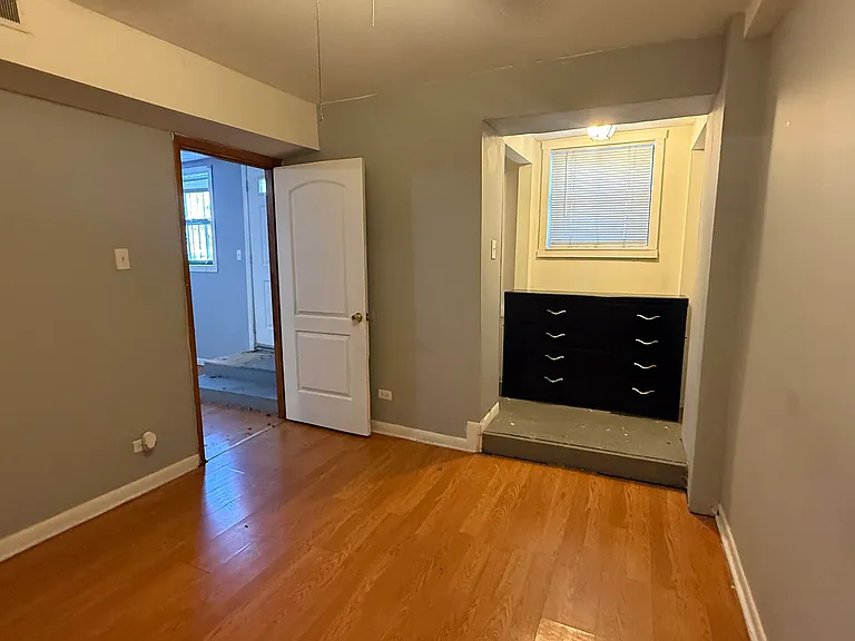 925 S Laflin St — Photo 3