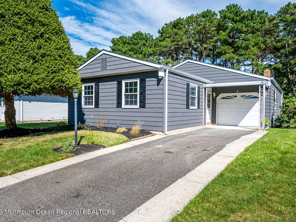 8 Santo Domingo Drive, Toms River, NJ 08757