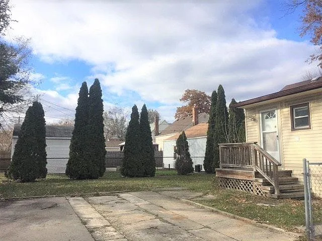 1040 E Pearl Ave — Photo 4