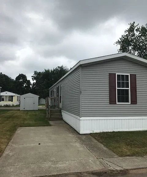 Groveland Manor — Photo 28