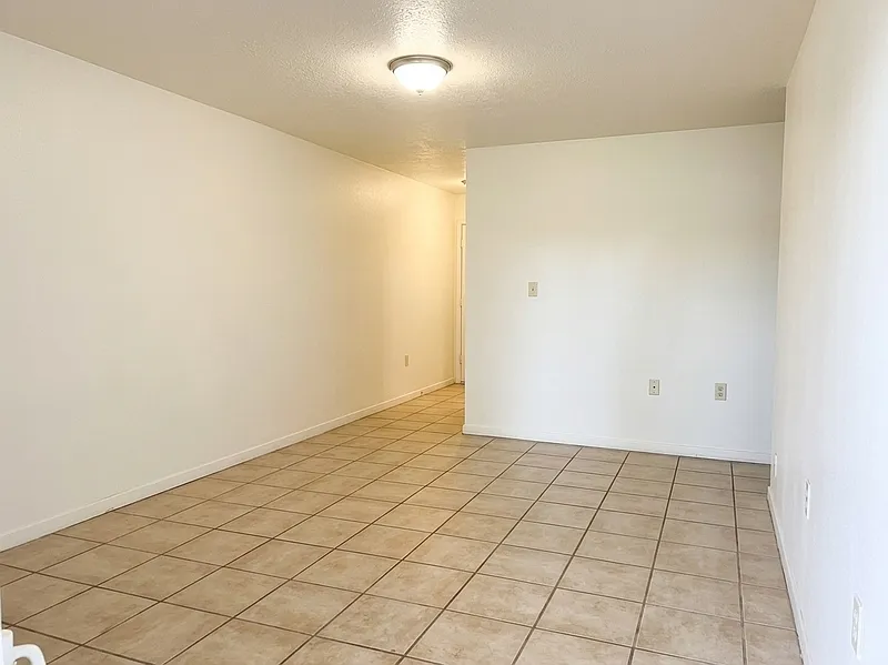 900 S John Young Pkwy — Photo 2