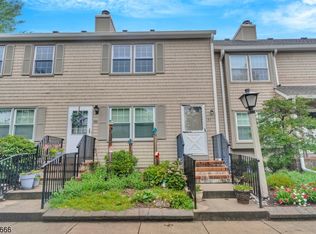 32 Hancock Ct, Flemington, NJ 08822