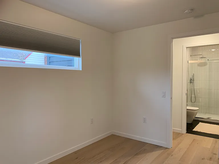601 E Washington St — Photo 29