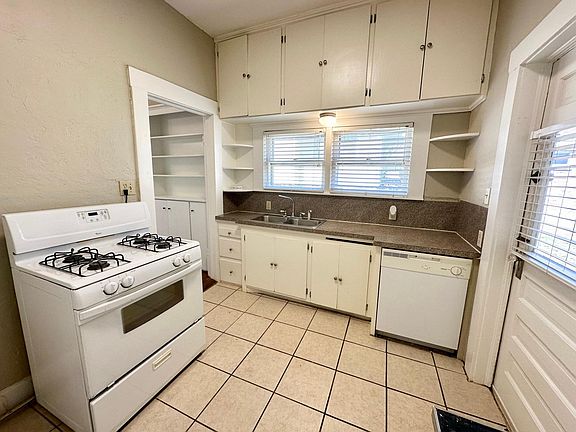 4th image of 128 W Elm Ave