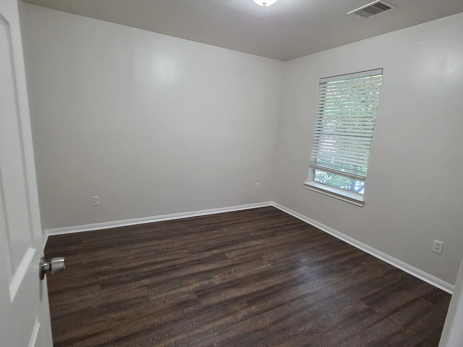 4 bed, 2016 sqft, $2,600 — Photo 4