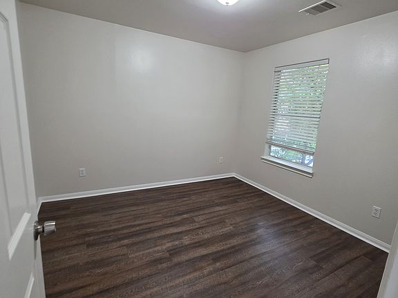 4th image of 4321 Stassen St APT B