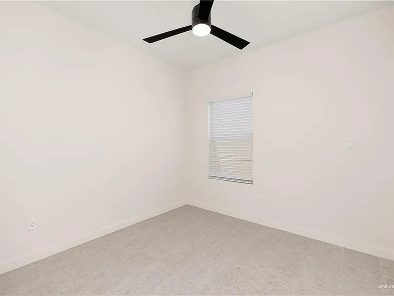 11413 N 25th St #4 — Photo 9