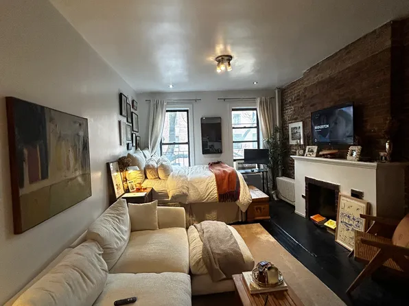 59 W 8th St APT 4B, New York, NY 10011