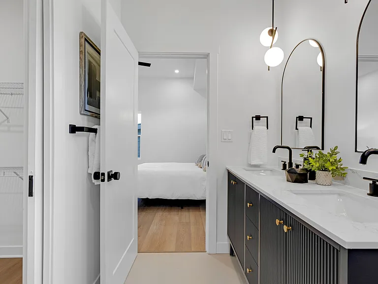 1025 Churchman Ave — Photo 30