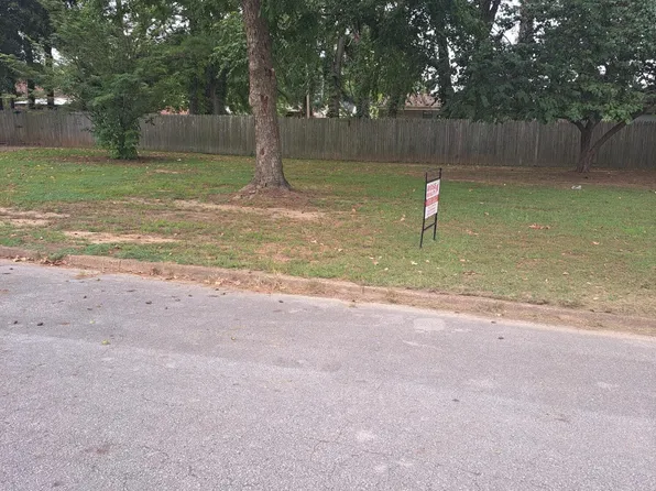 48 Regency Dr, Jackson, TN 38301