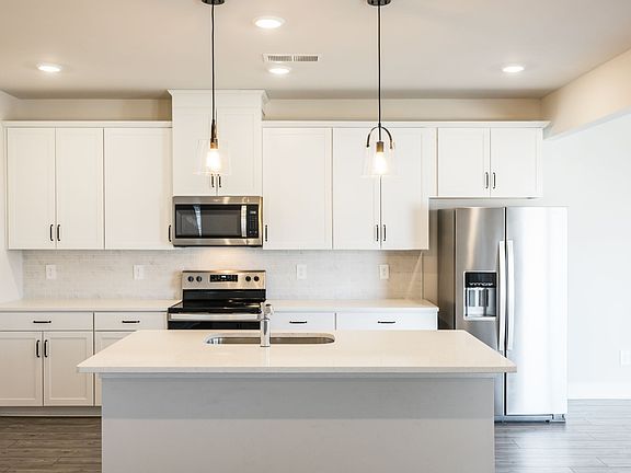 3rd image of 4420 Skyridge Dr