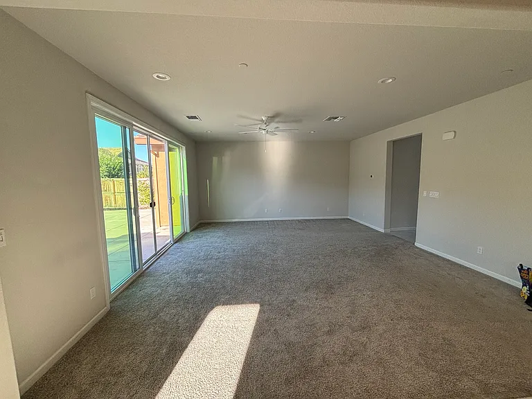 679 W Crocker Ln — Photo 37