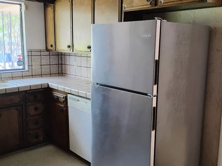 635 Stanford Ct — Photo 3