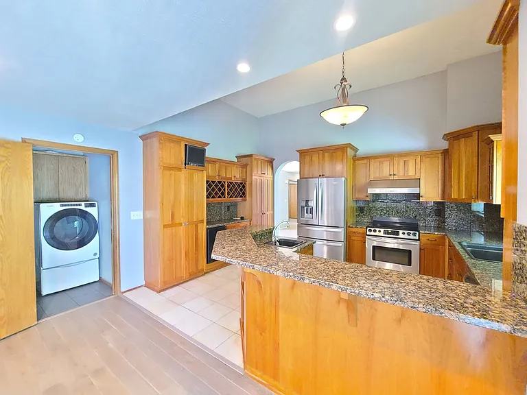 3425 E 61st Ave — Photo 10