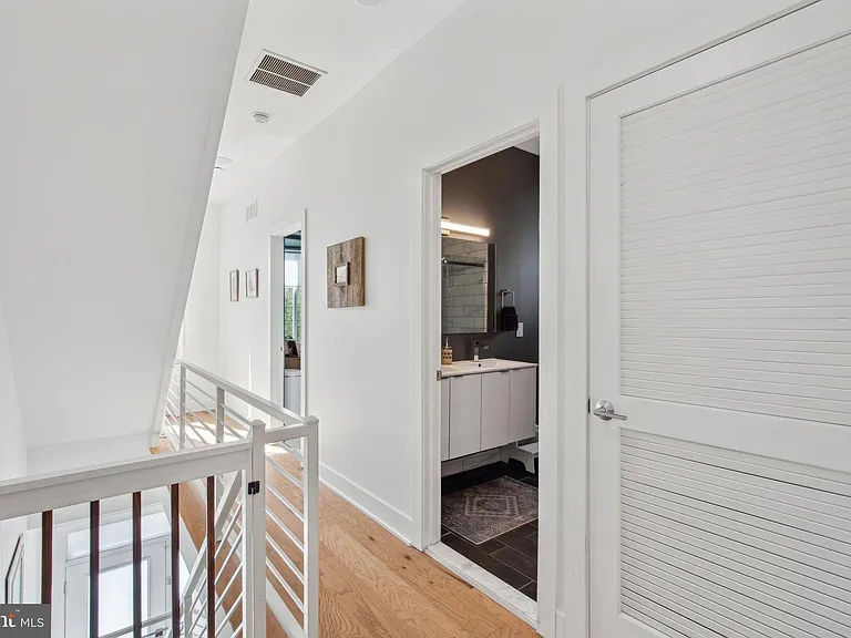2224 Amber St #4 — Photo 24